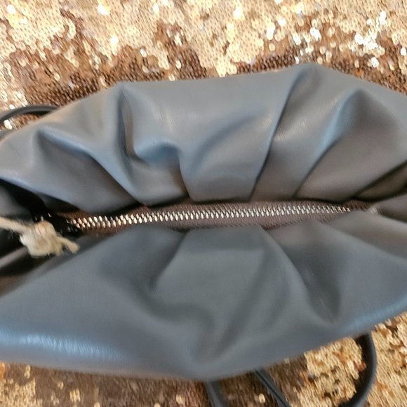 🦩NWT Gray Vegan Leather Small Handbag - Picture 8 of 10
